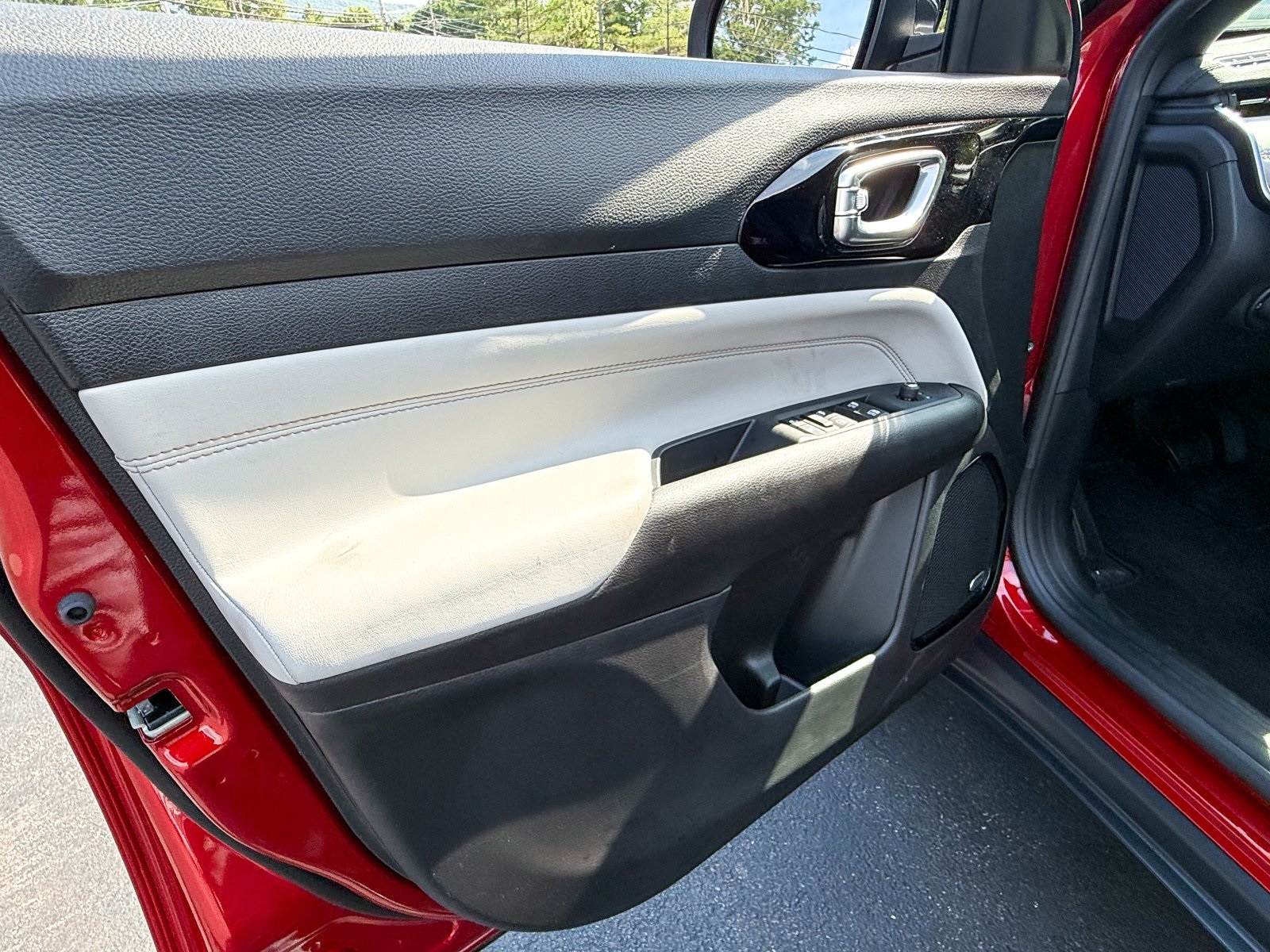 Vehicle image 23 of 38