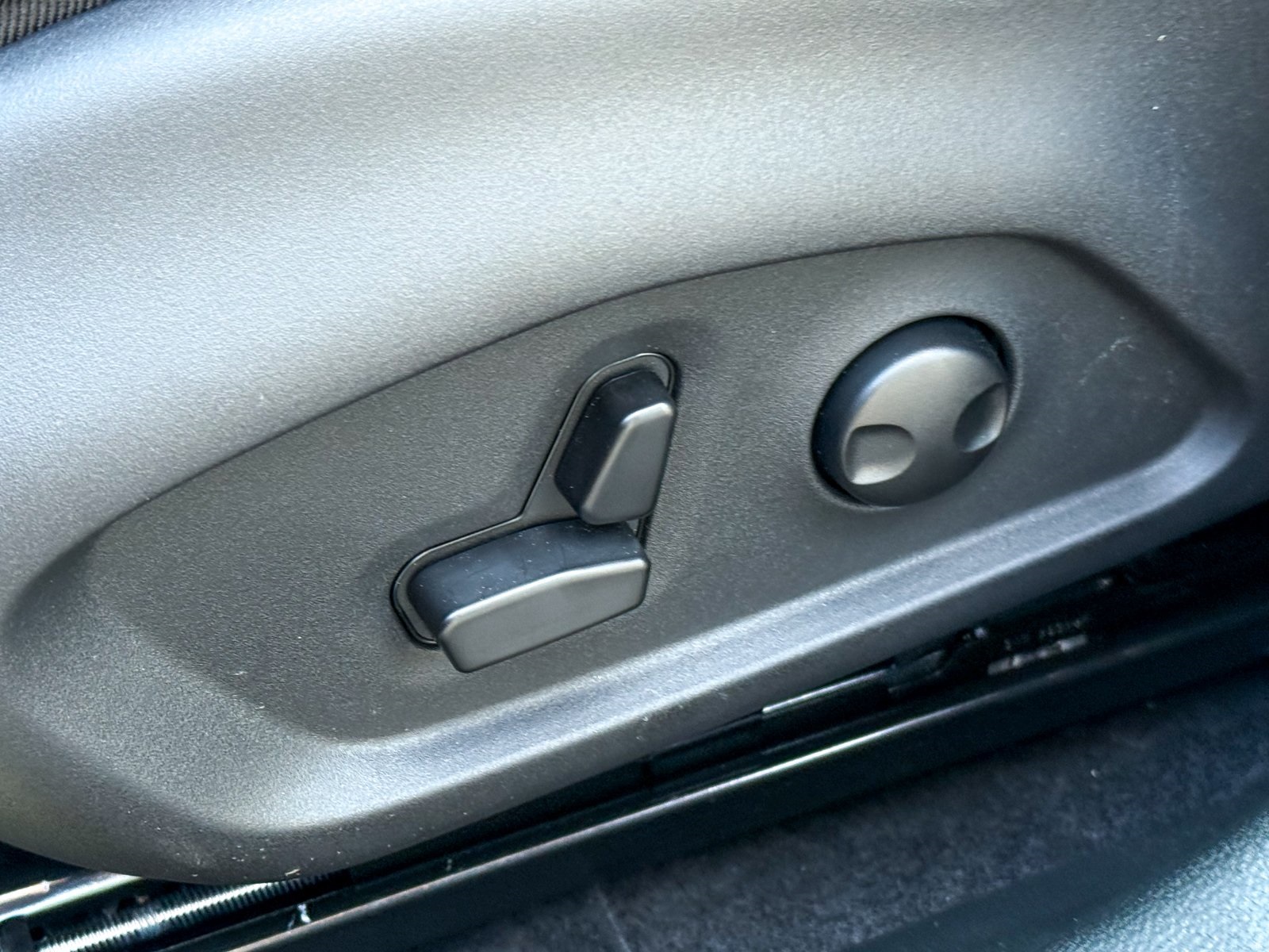 Vehicle image 25 of 38