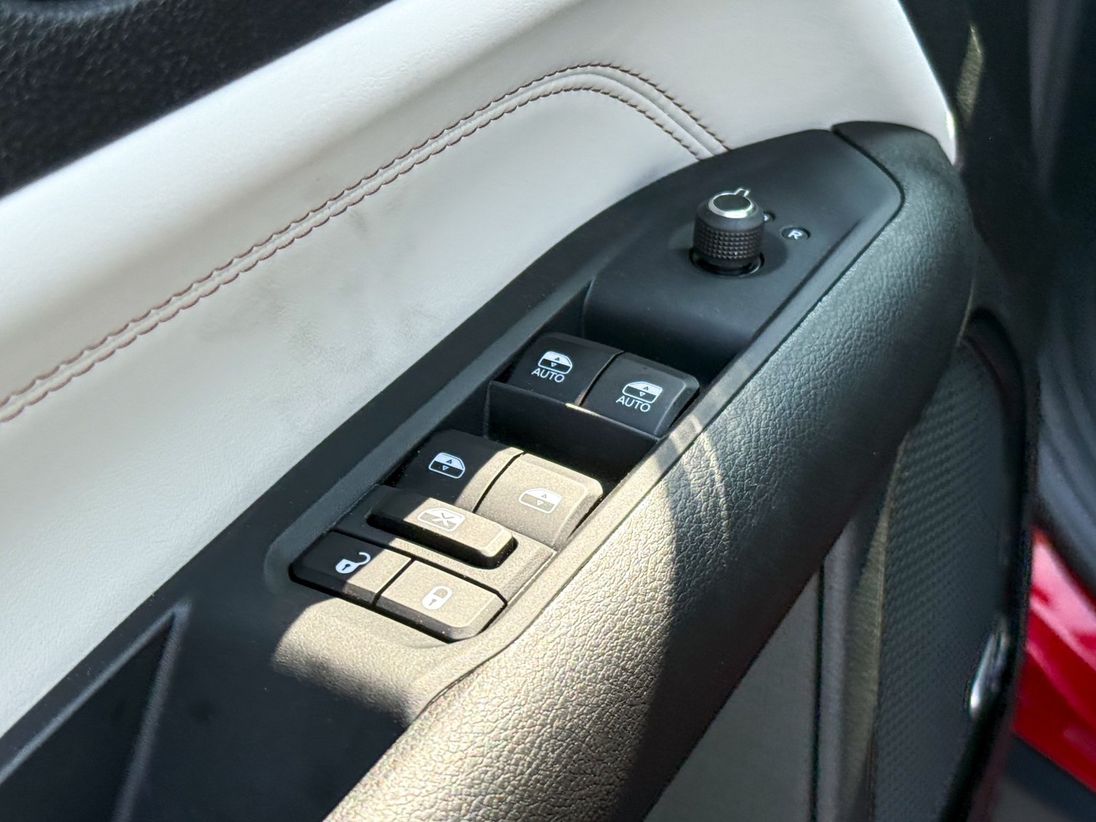 Vehicle image 27 of 38