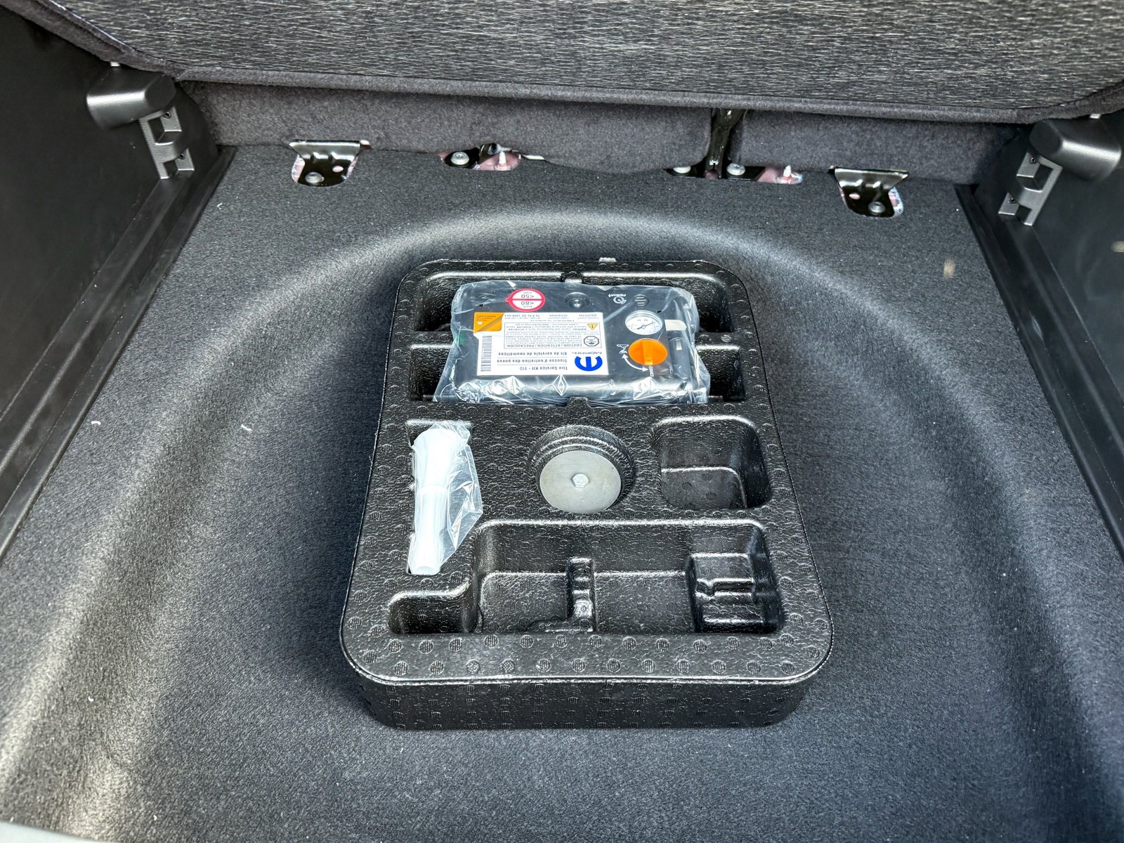 Vehicle image 32 of 38