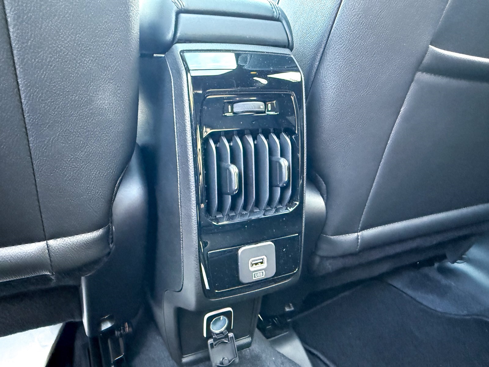 Vehicle image 26 of 38