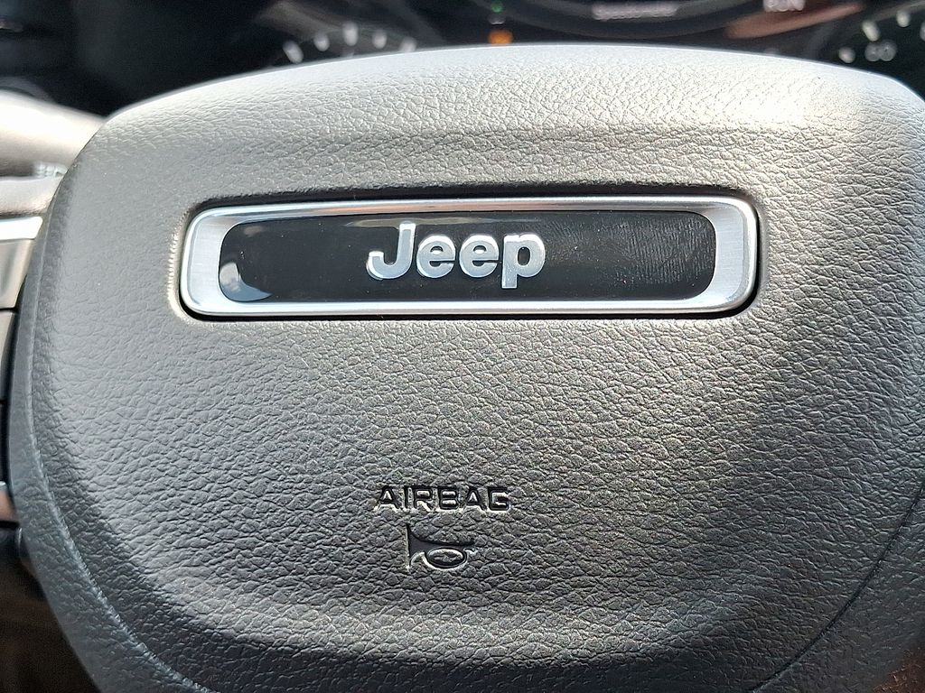 Vehicle image 19 of 21