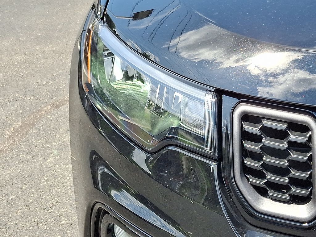 Vehicle image 15 of 21