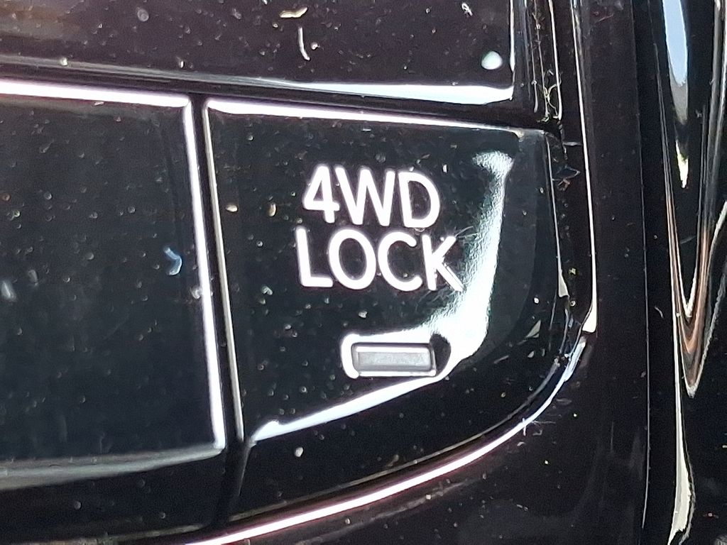 Vehicle image 10 of 21