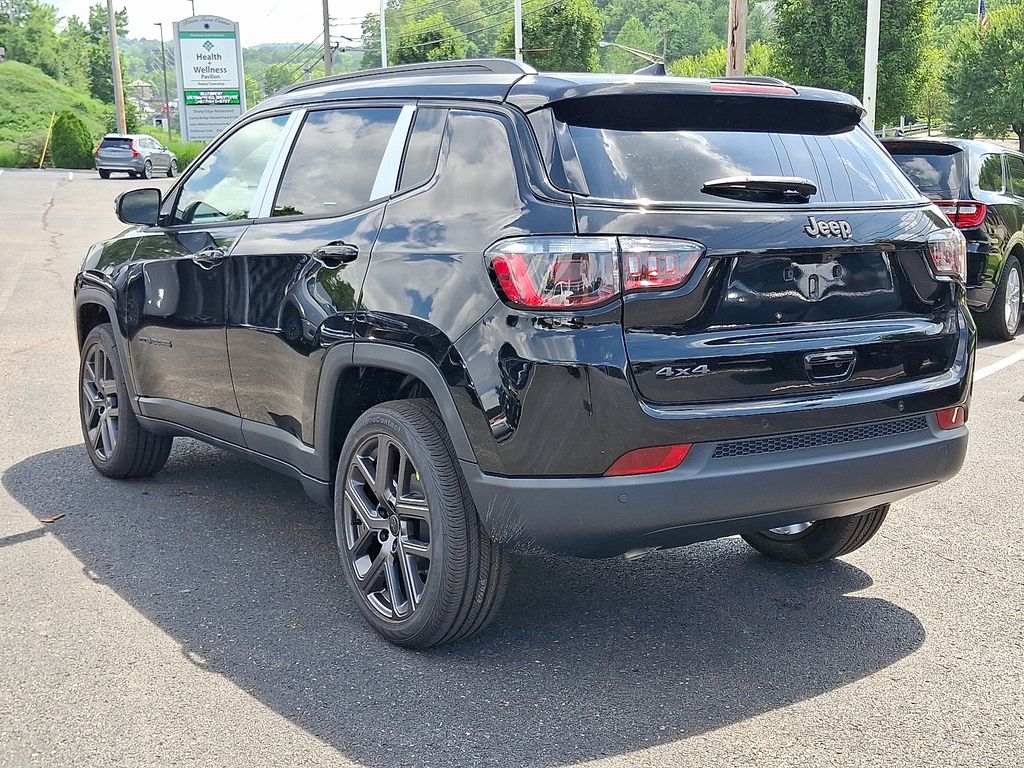 Vehicle image 7 of 21
