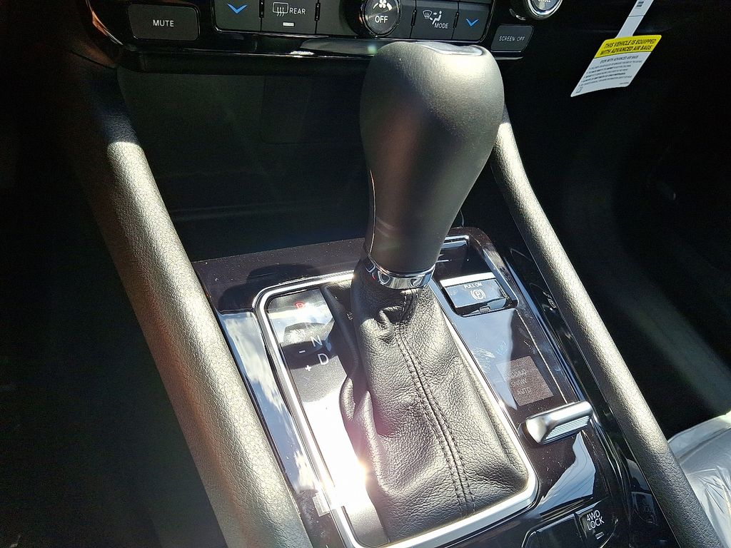 Vehicle image 11 of 21