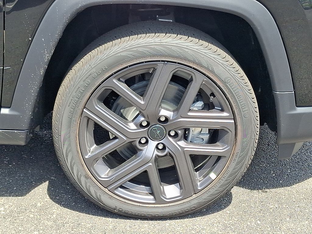 Vehicle image 8 of 21