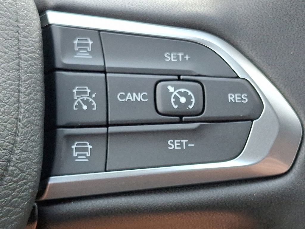 Vehicle image 14 of 21
