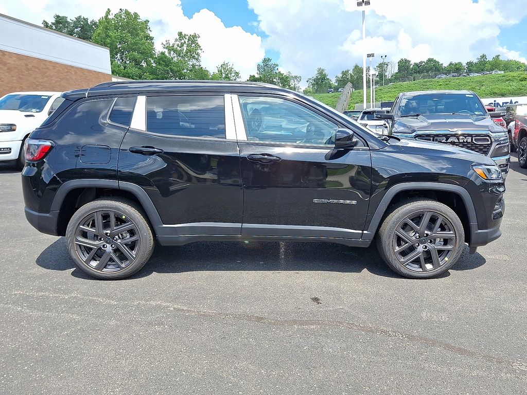 Vehicle image 4 of 21