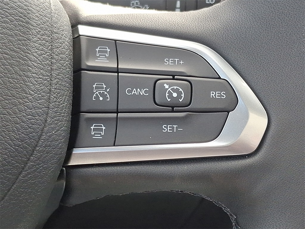 Vehicle image 20 of 22