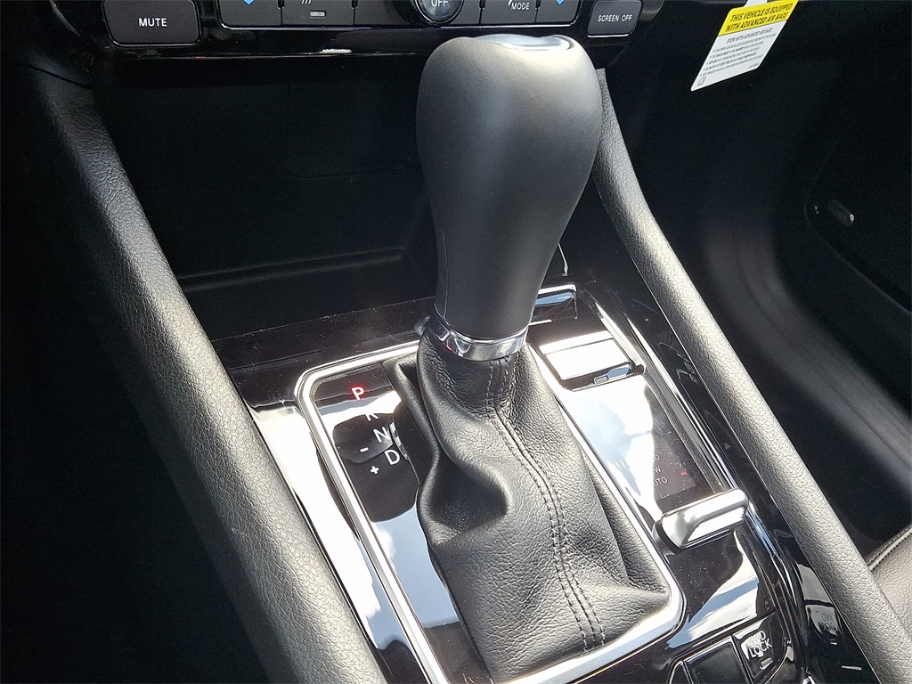 Vehicle image 15 of 22
