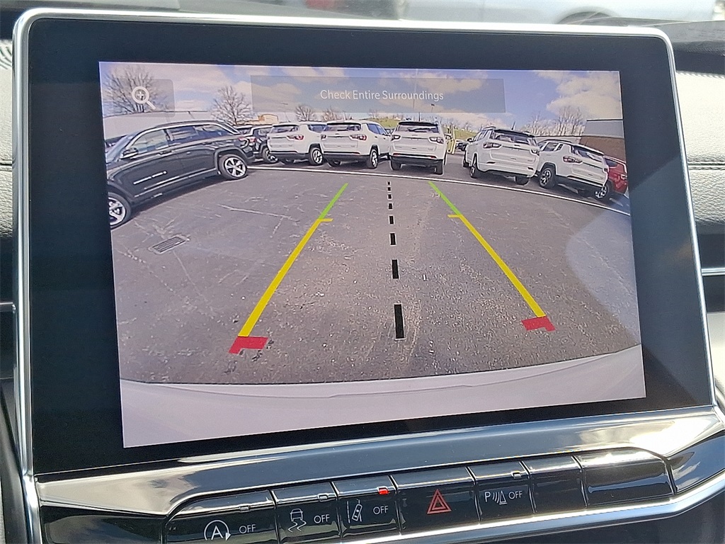 Vehicle image 17 of 22