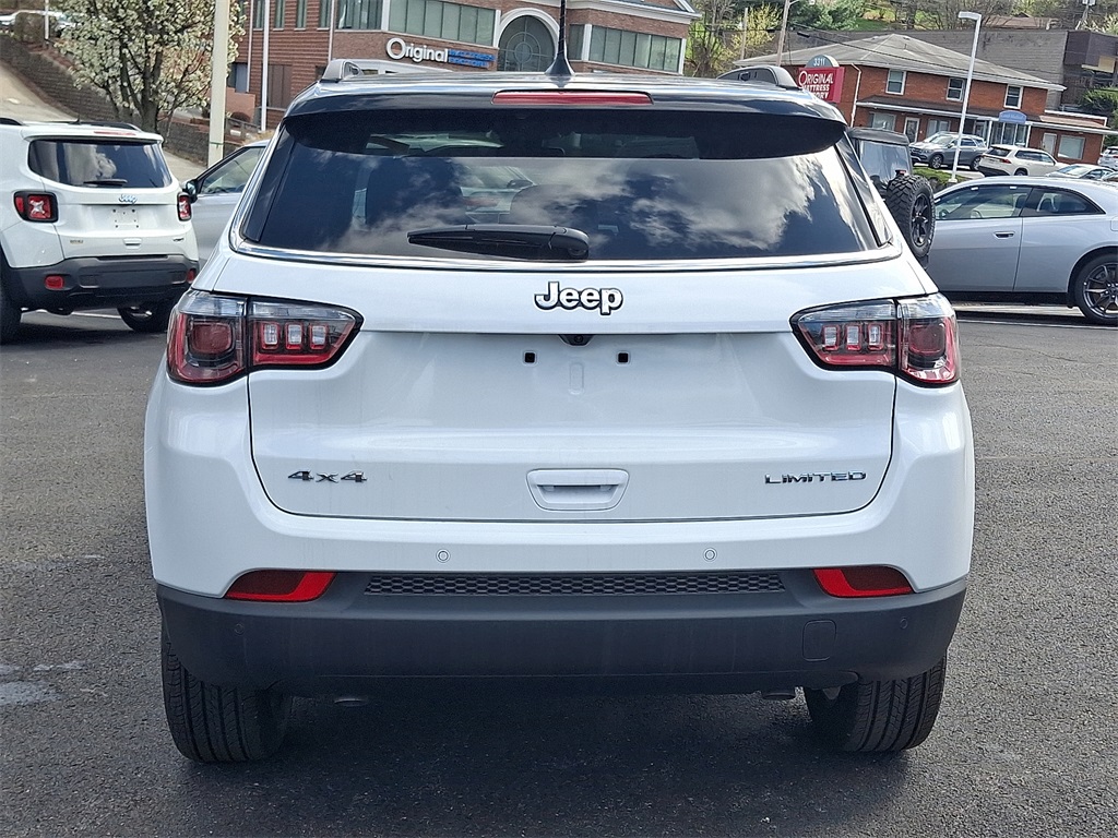 Vehicle image 4 of 22