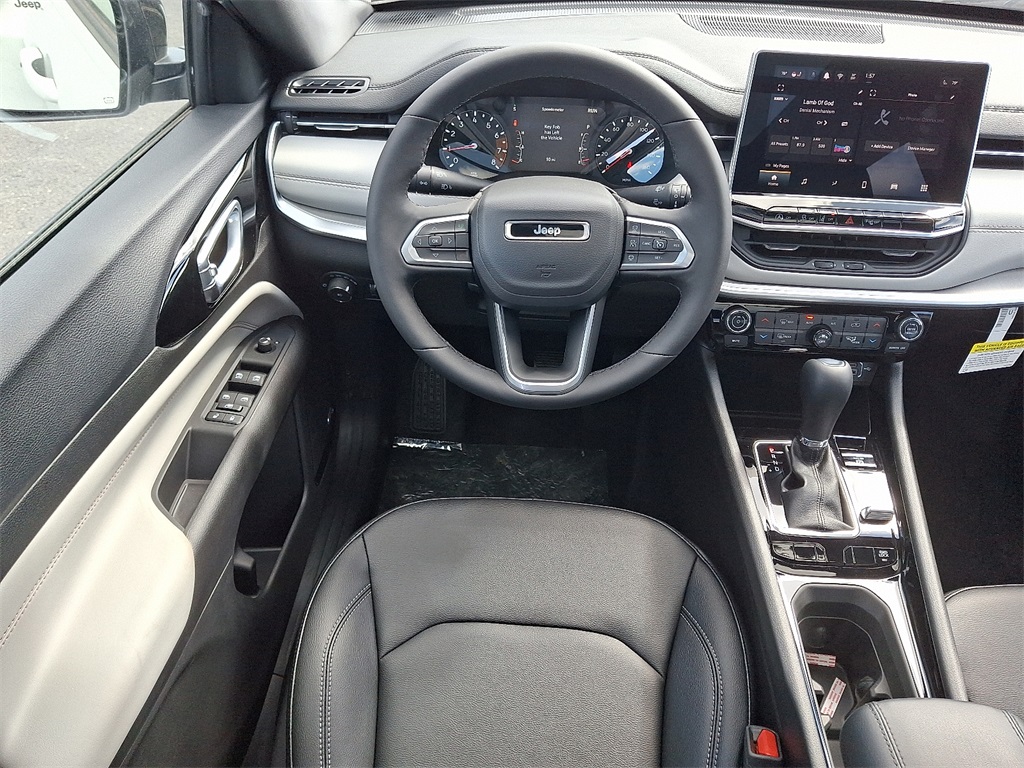 Vehicle image 11 of 22