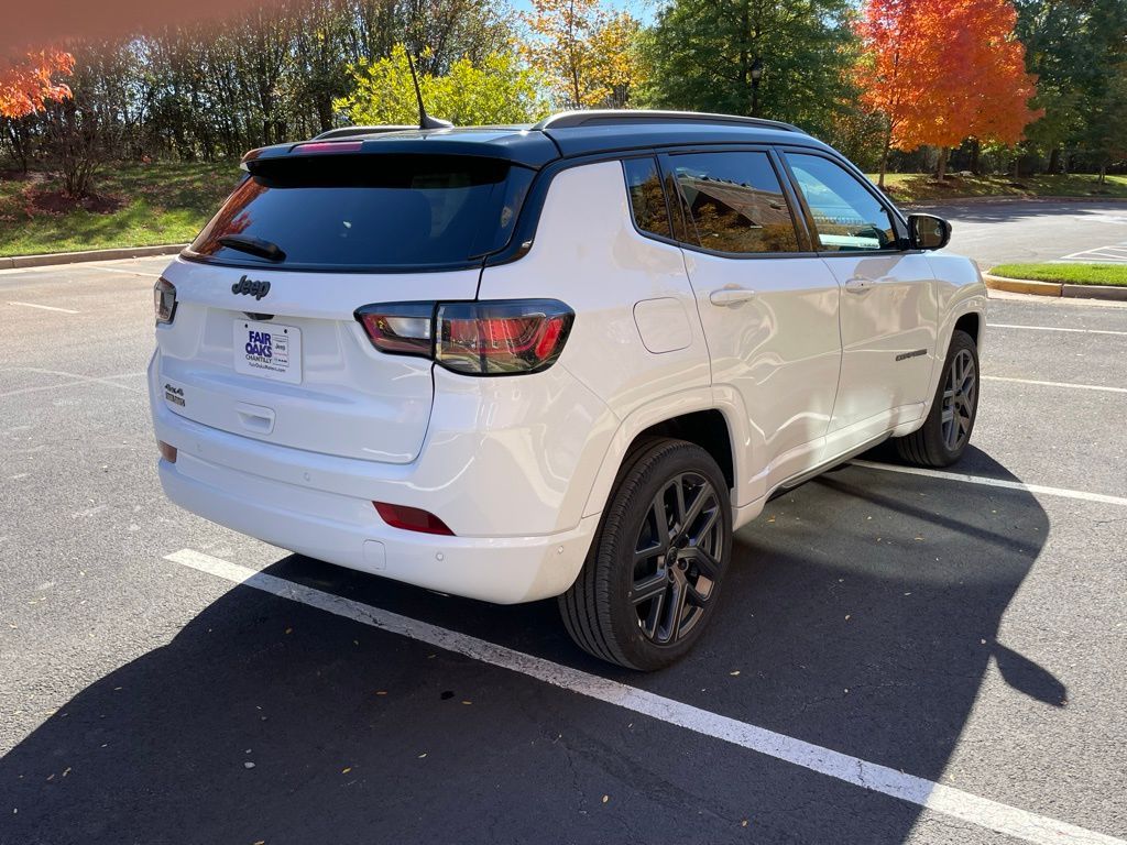 Vehicle image 5 of 18