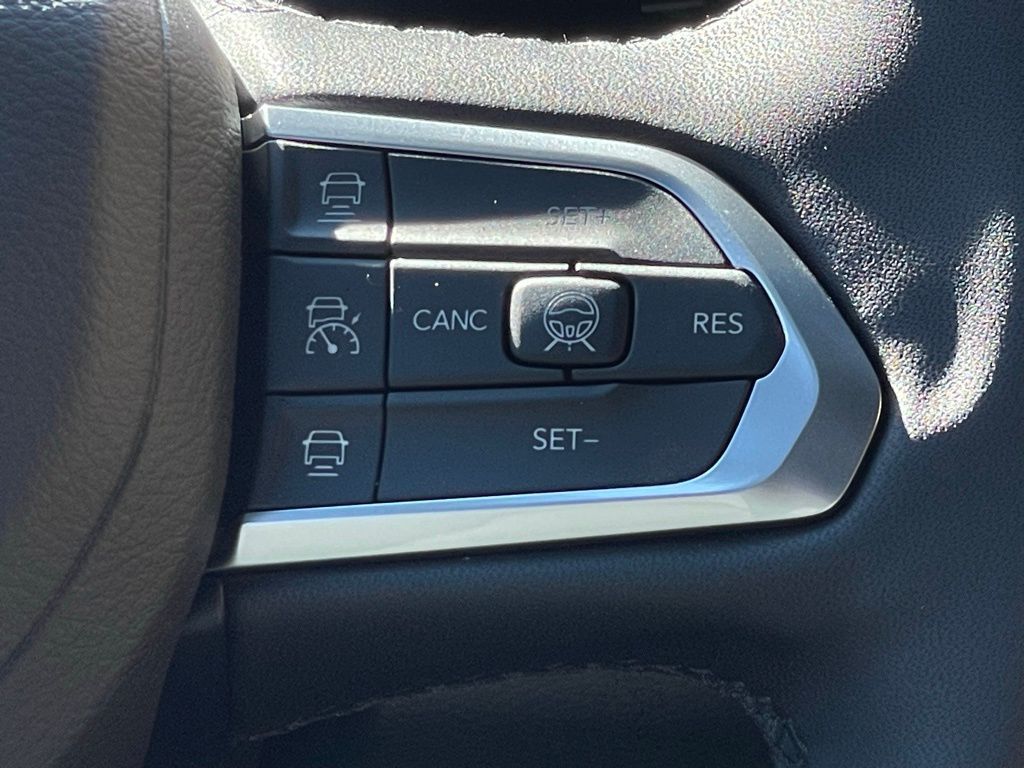 Vehicle image 17 of 18