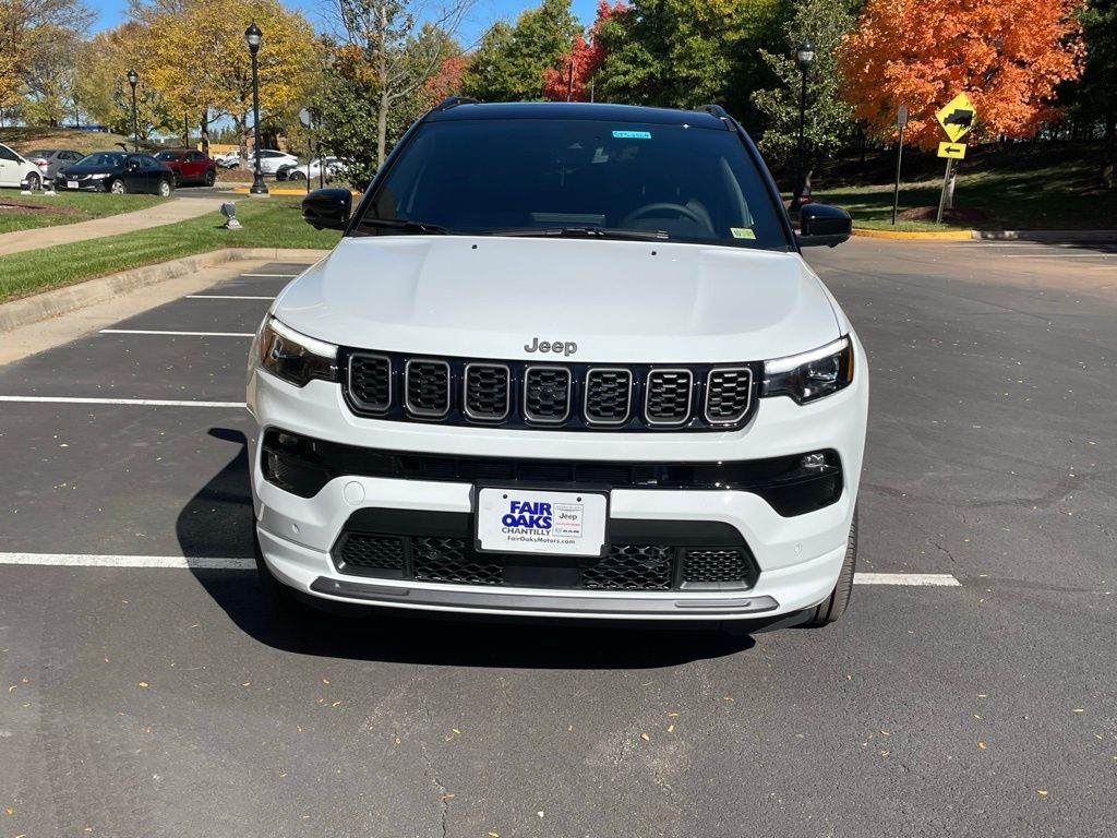 Vehicle image 14 of 18