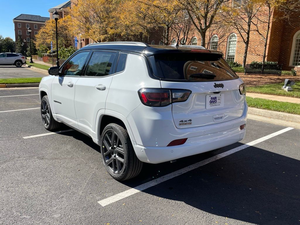 Vehicle image 7 of 18
