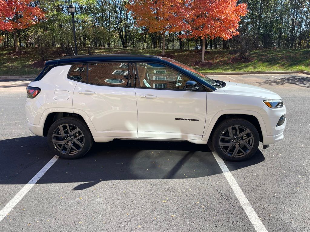 Vehicle image 4 of 18