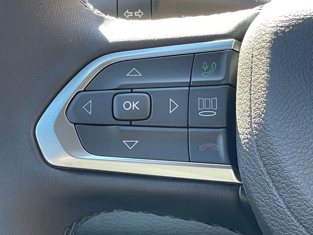 Vehicle image 16 of 18
