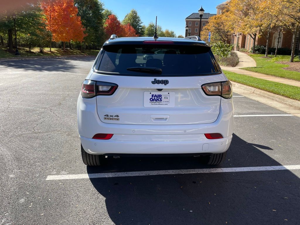 Vehicle image 6 of 18