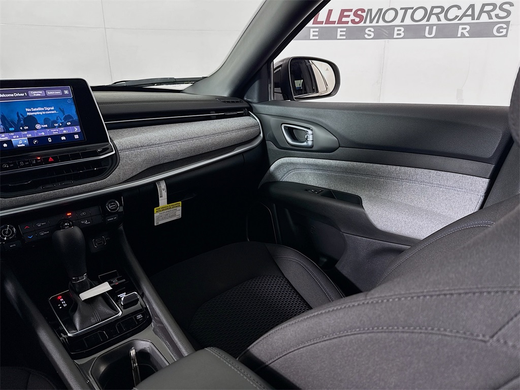 Vehicle image 21 of 29