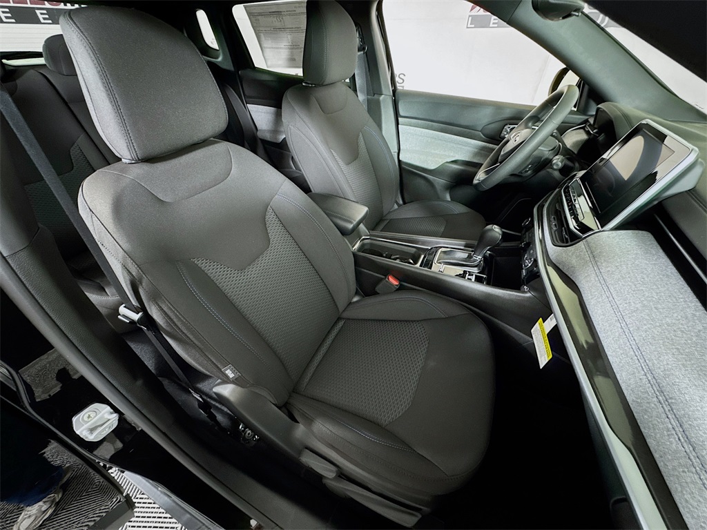 Vehicle image 25 of 29