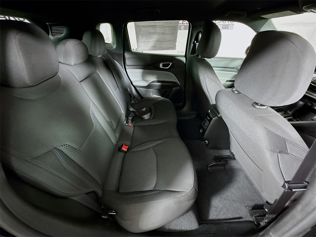 Vehicle image 24 of 29