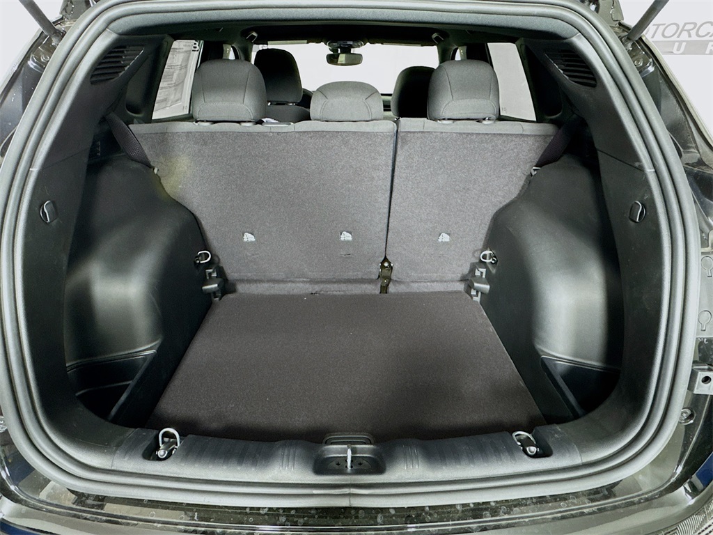Vehicle image 23 of 29