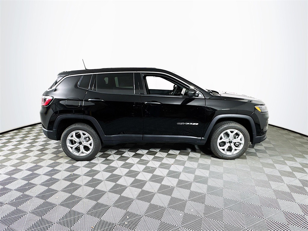 Vehicle image 4 of 29