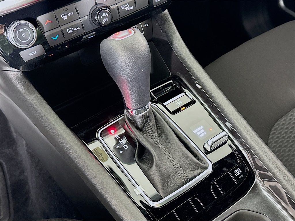 Vehicle image 16 of 29