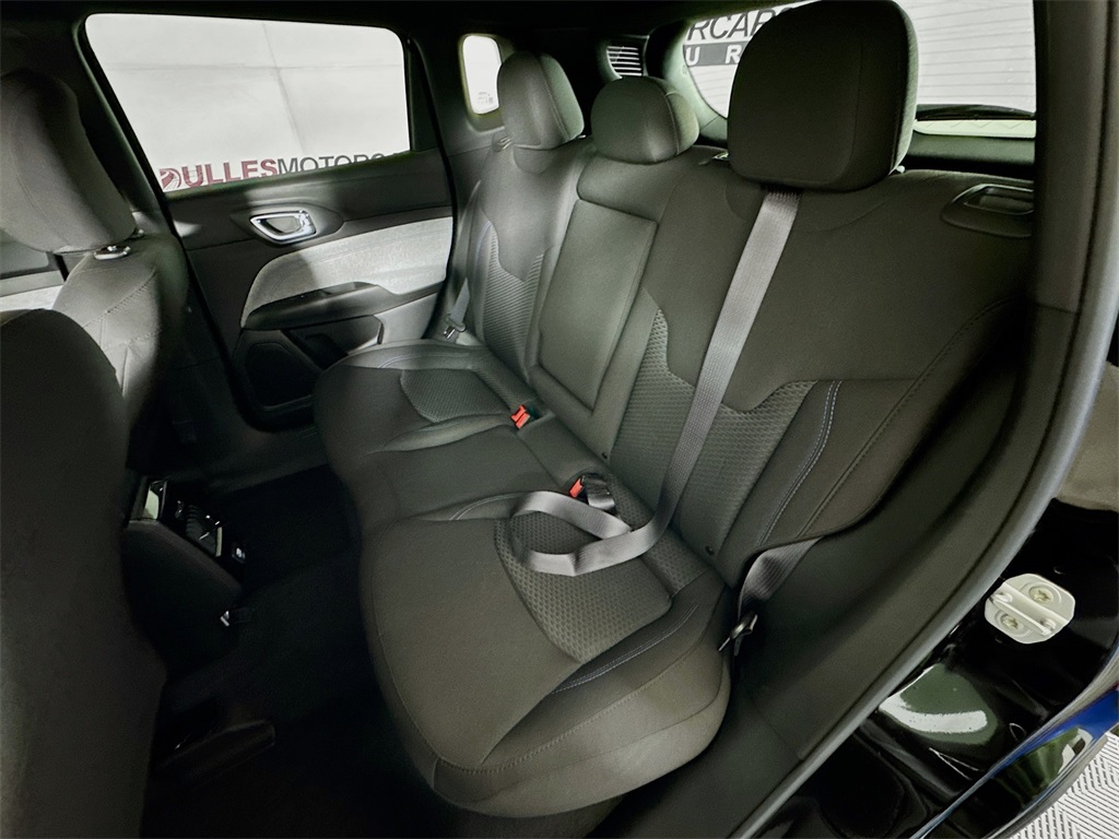 Vehicle image 22 of 29