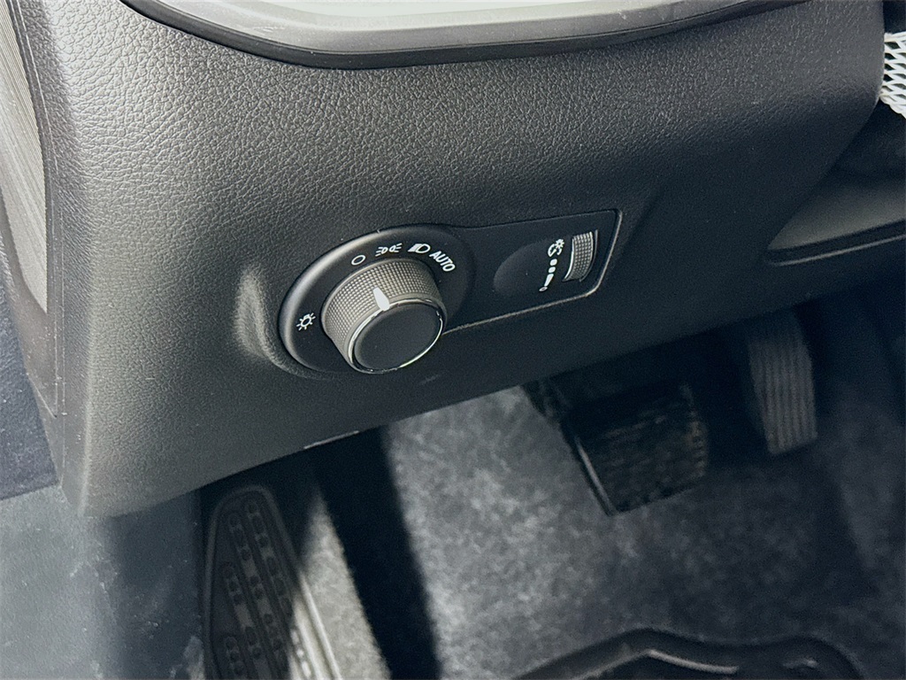 Vehicle image 10 of 29