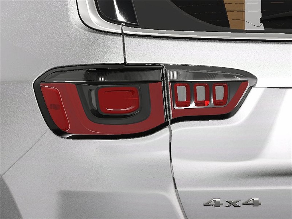 Vehicle image 12 of 28
