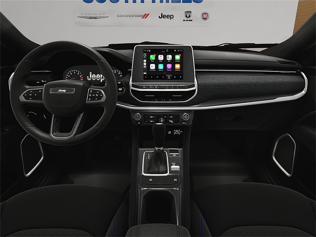 Vehicle image 17 of 28