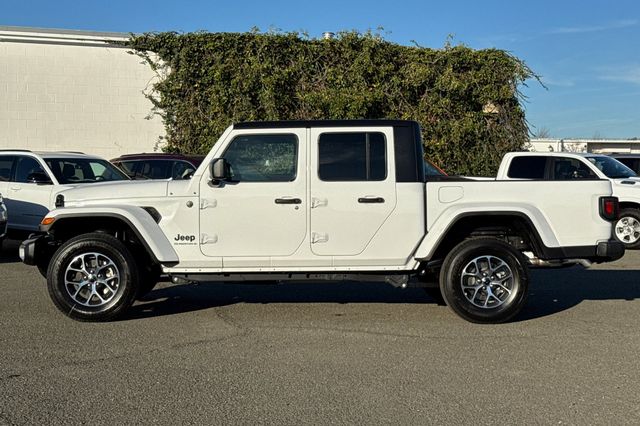 2025 Jeep Gladiator Sport S Image 9 of 26