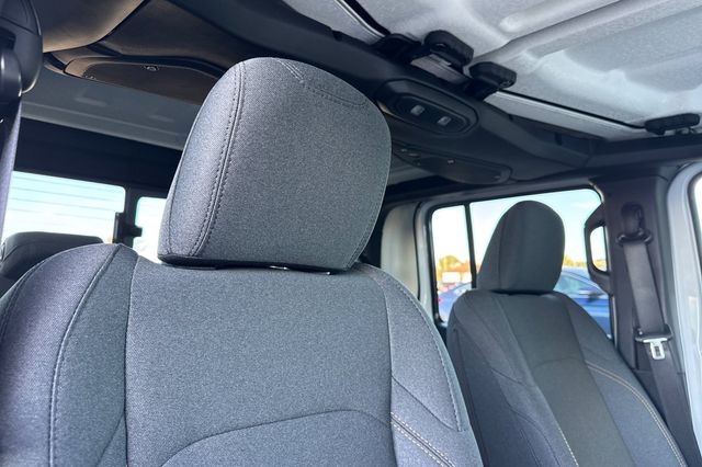 2025 Jeep Gladiator Sport S Image 16 of 26