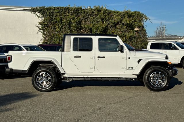 2025 Jeep Gladiator Sport S Image 5 of 26