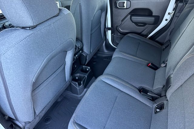 2025 Jeep Gladiator Sport S Image 12 of 26