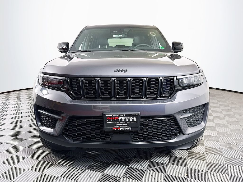 2025 Jeep Grand Cherokee Altitude X Image 2 of 30