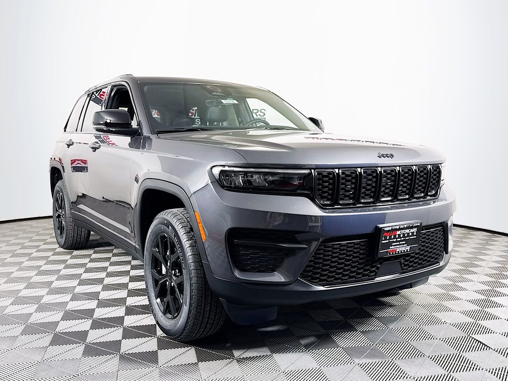 2025 Jeep Grand Cherokee Altitude X Image 3 of 30