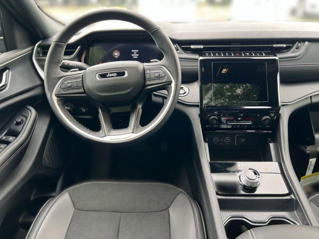 Vehicle image 13 of 20
