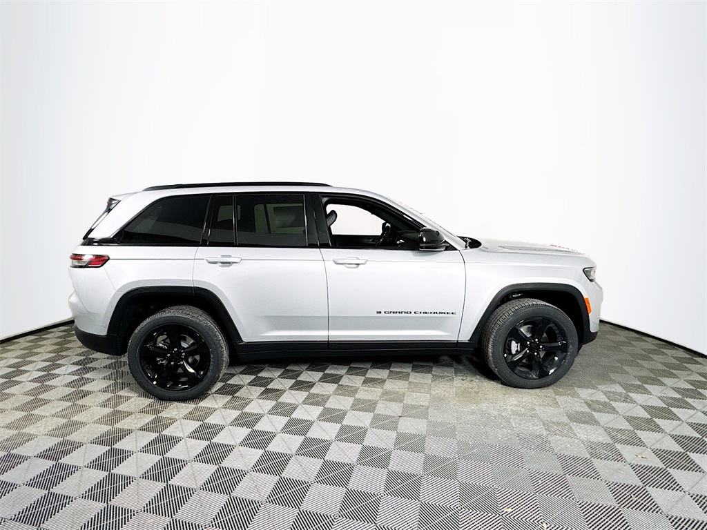 Vehicle image 4 of 30