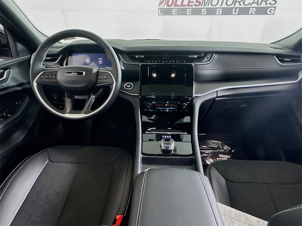 Vehicle image 27 of 30