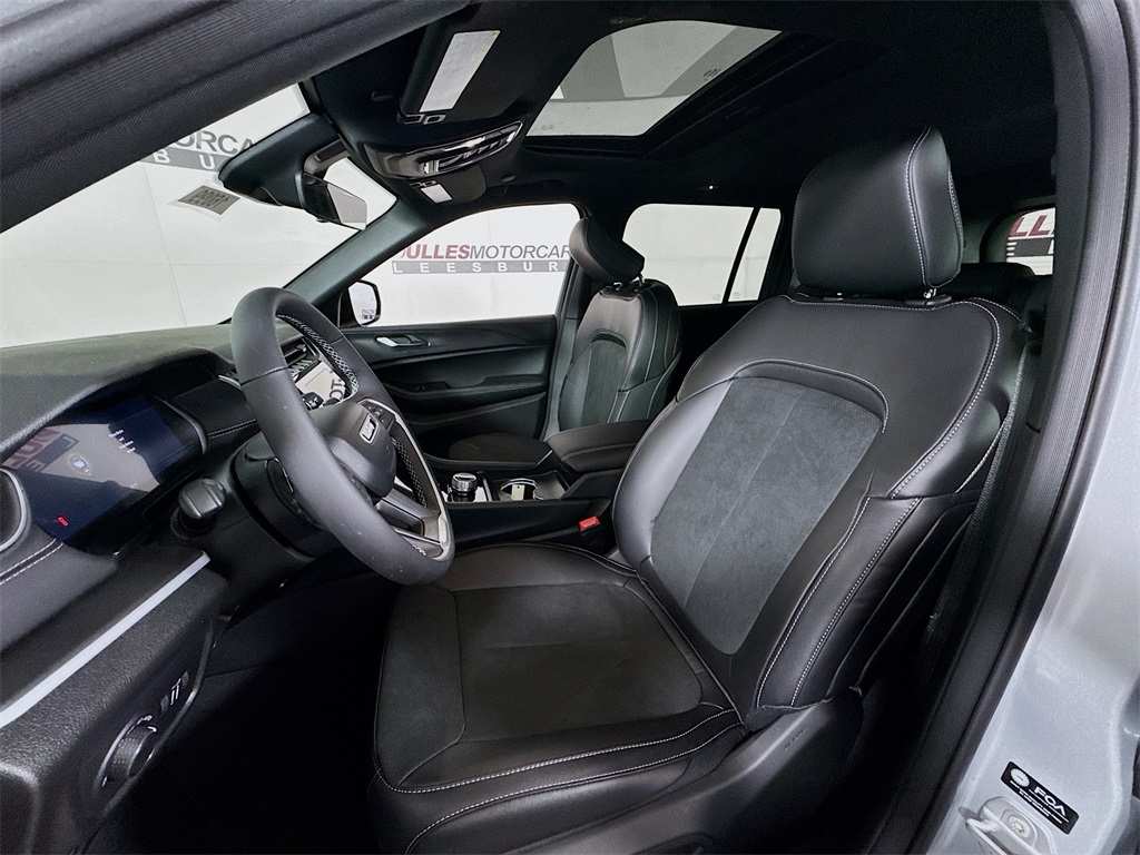 Vehicle image 19 of 30