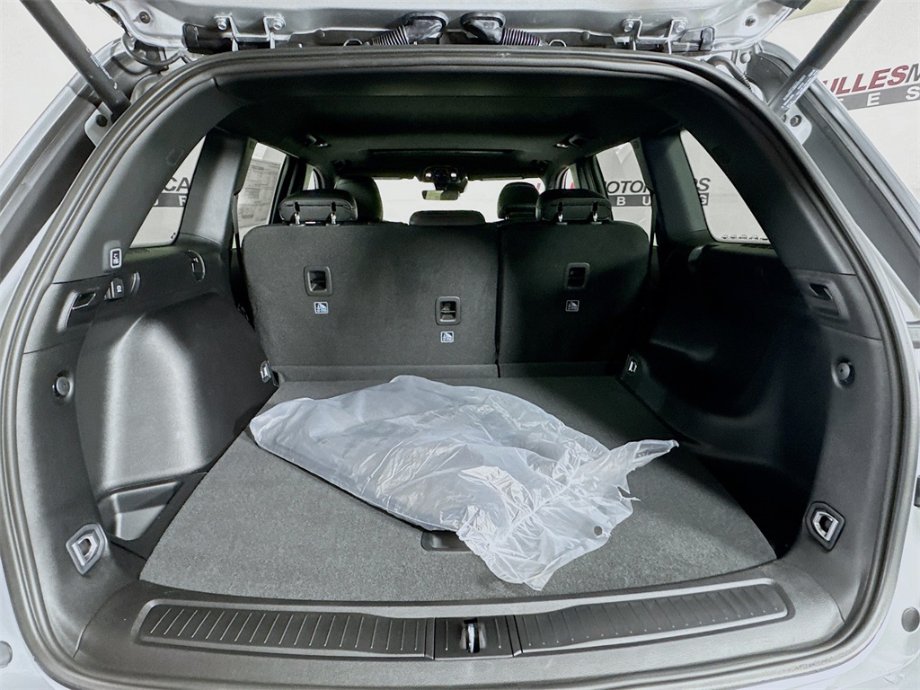 Vehicle image 24 of 30