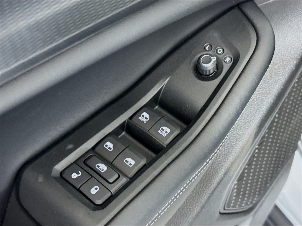 Vehicle image 16 of 30