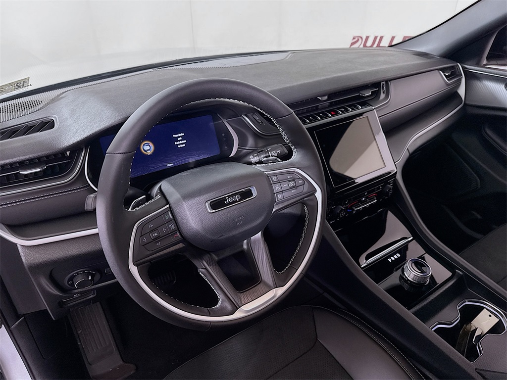 Vehicle image 9 of 30