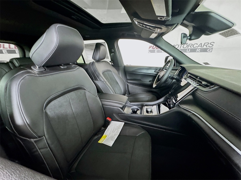 Vehicle image 26 of 30