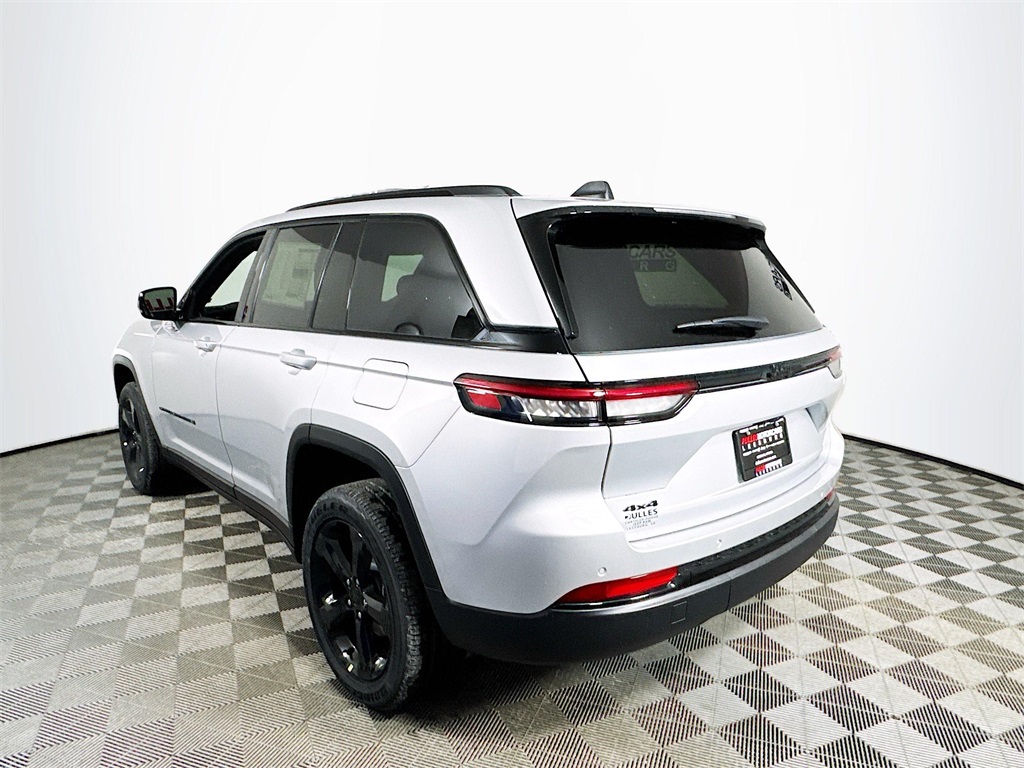 Vehicle image 7 of 30